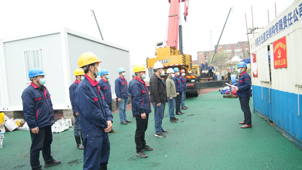 抗擊疫情當(dāng)先鋒  紅色工地踐使命——記市住建局田家炳中學(xué)疫情隔離點(diǎn)建設(shè)臨時黨支部